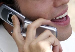 Chatting away on cellphone linked to spike in Allergies